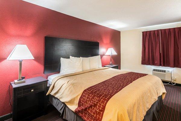 Red Roof Inn & Suites Pensacola-Nas Corry Beach Haven Dış mekan fotoğraf