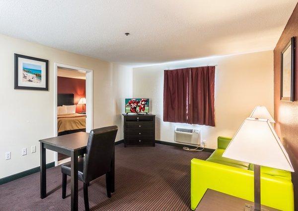 Red Roof Inn & Suites Pensacola-Nas Corry Beach Haven Dış mekan fotoğraf