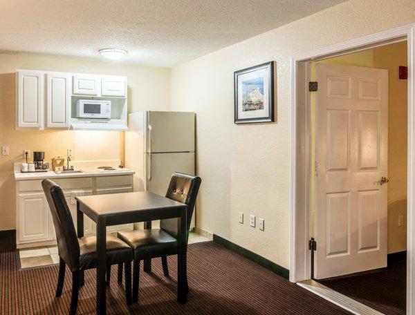 Red Roof Inn & Suites Pensacola-Nas Corry Beach Haven Dış mekan fotoğraf