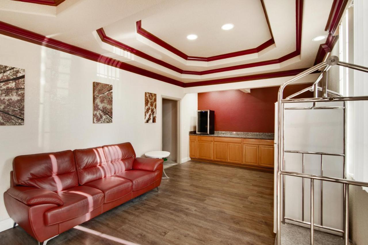 Red Roof Inn & Suites Pensacola-Nas Corry Beach Haven Dış mekan fotoğraf