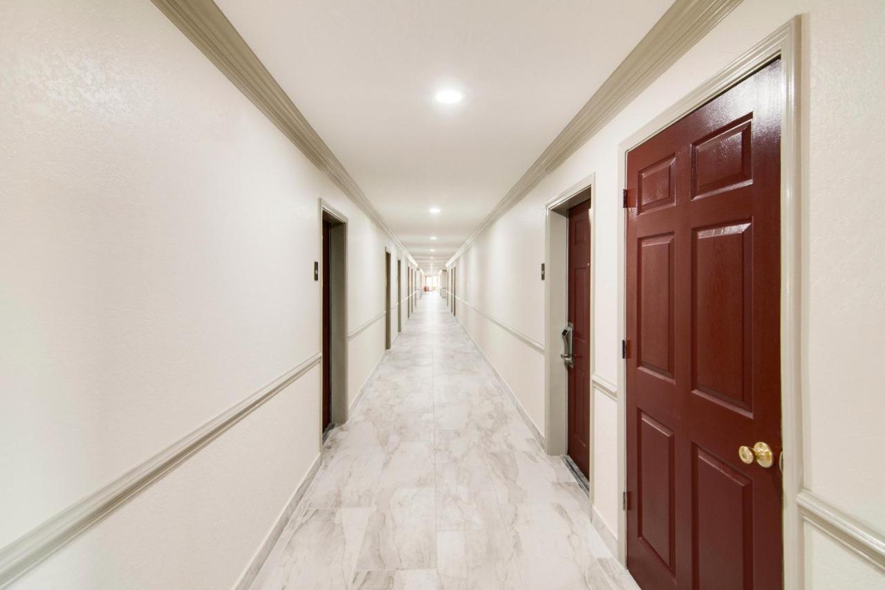 Red Roof Inn & Suites Pensacola-Nas Corry Beach Haven Dış mekan fotoğraf