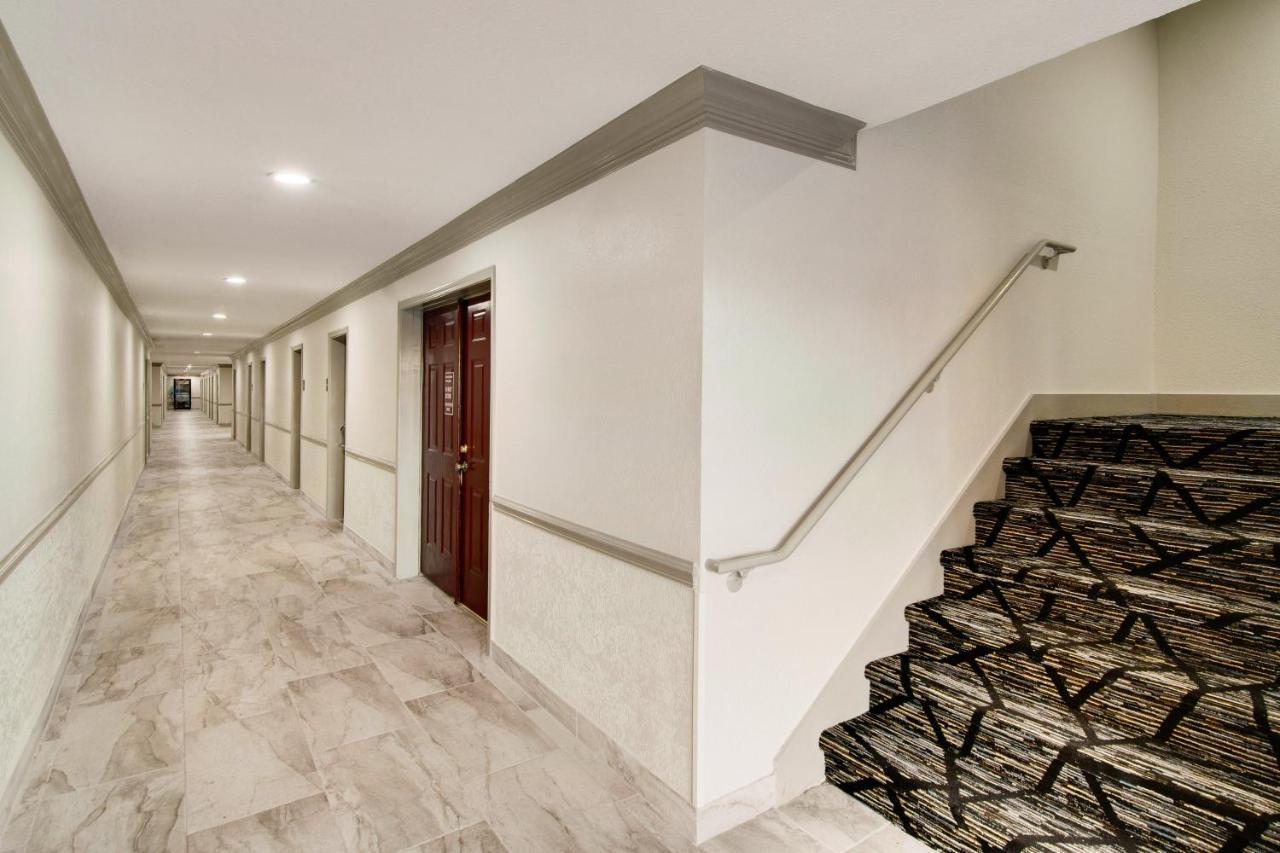 Red Roof Inn & Suites Pensacola-Nas Corry Beach Haven Dış mekan fotoğraf