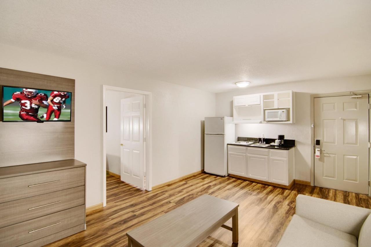 Red Roof Inn & Suites Pensacola-Nas Corry Beach Haven Dış mekan fotoğraf