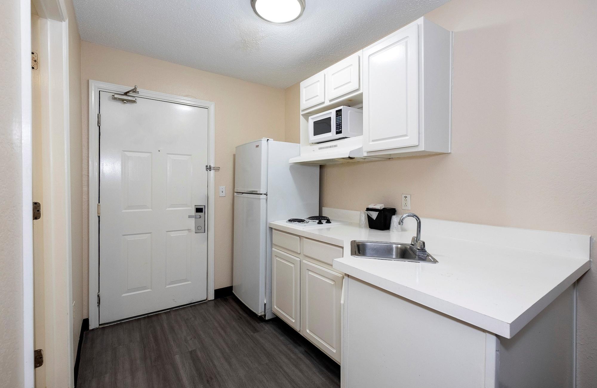 Red Roof Inn & Suites Pensacola-Nas Corry Beach Haven Dış mekan fotoğraf