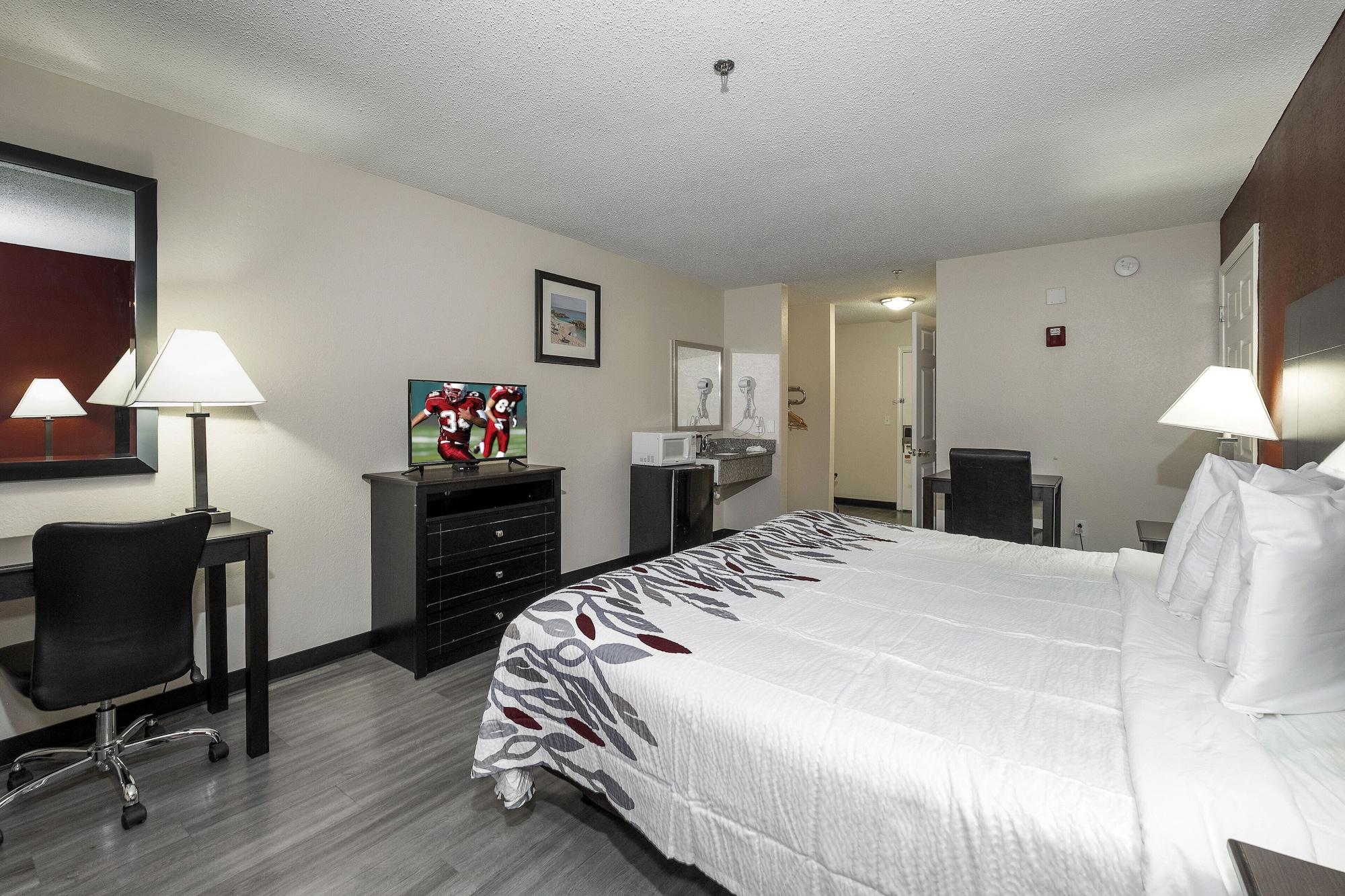 Red Roof Inn & Suites Pensacola-Nas Corry Beach Haven Dış mekan fotoğraf