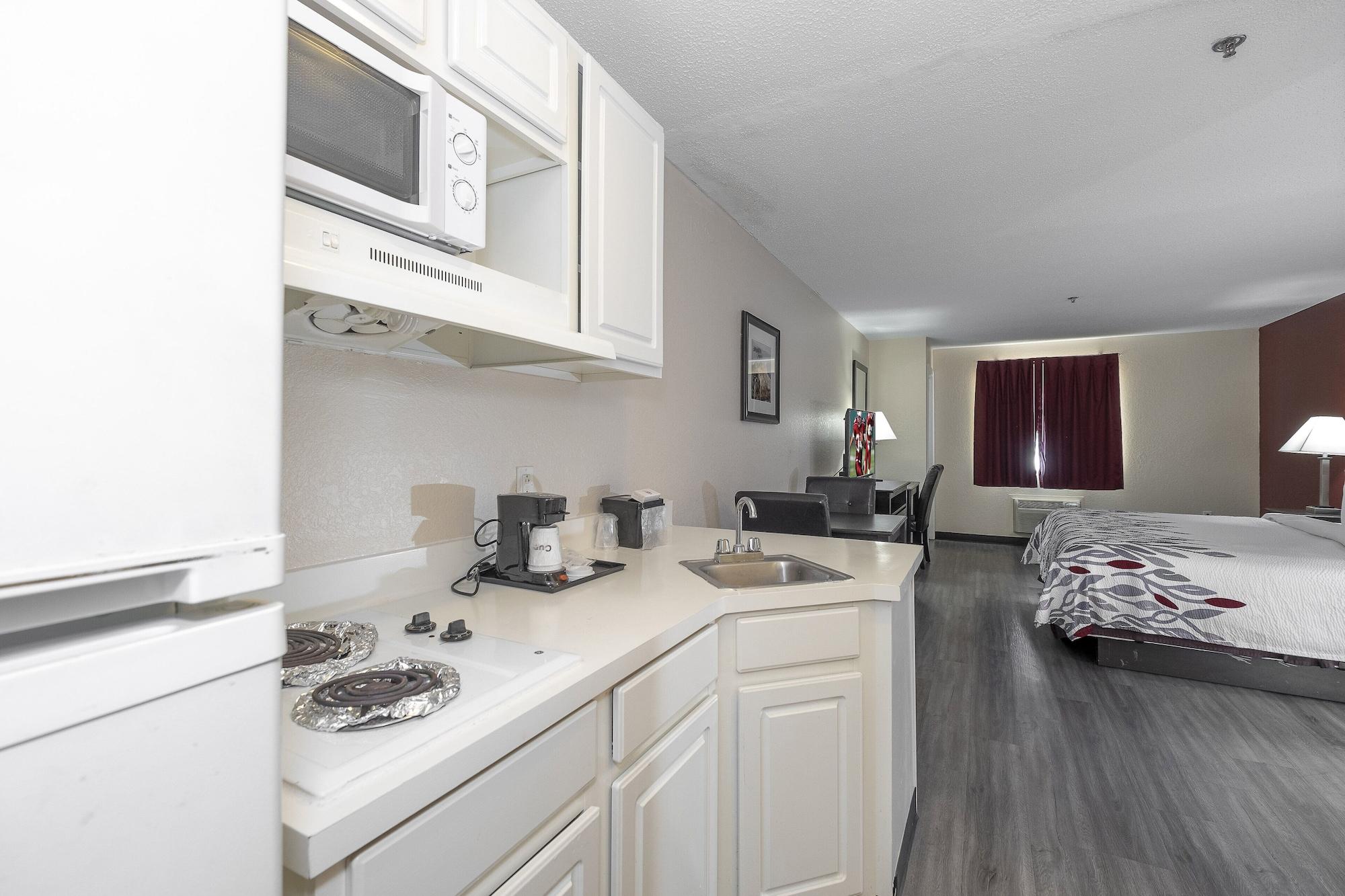 Red Roof Inn & Suites Pensacola-Nas Corry Beach Haven Dış mekan fotoğraf