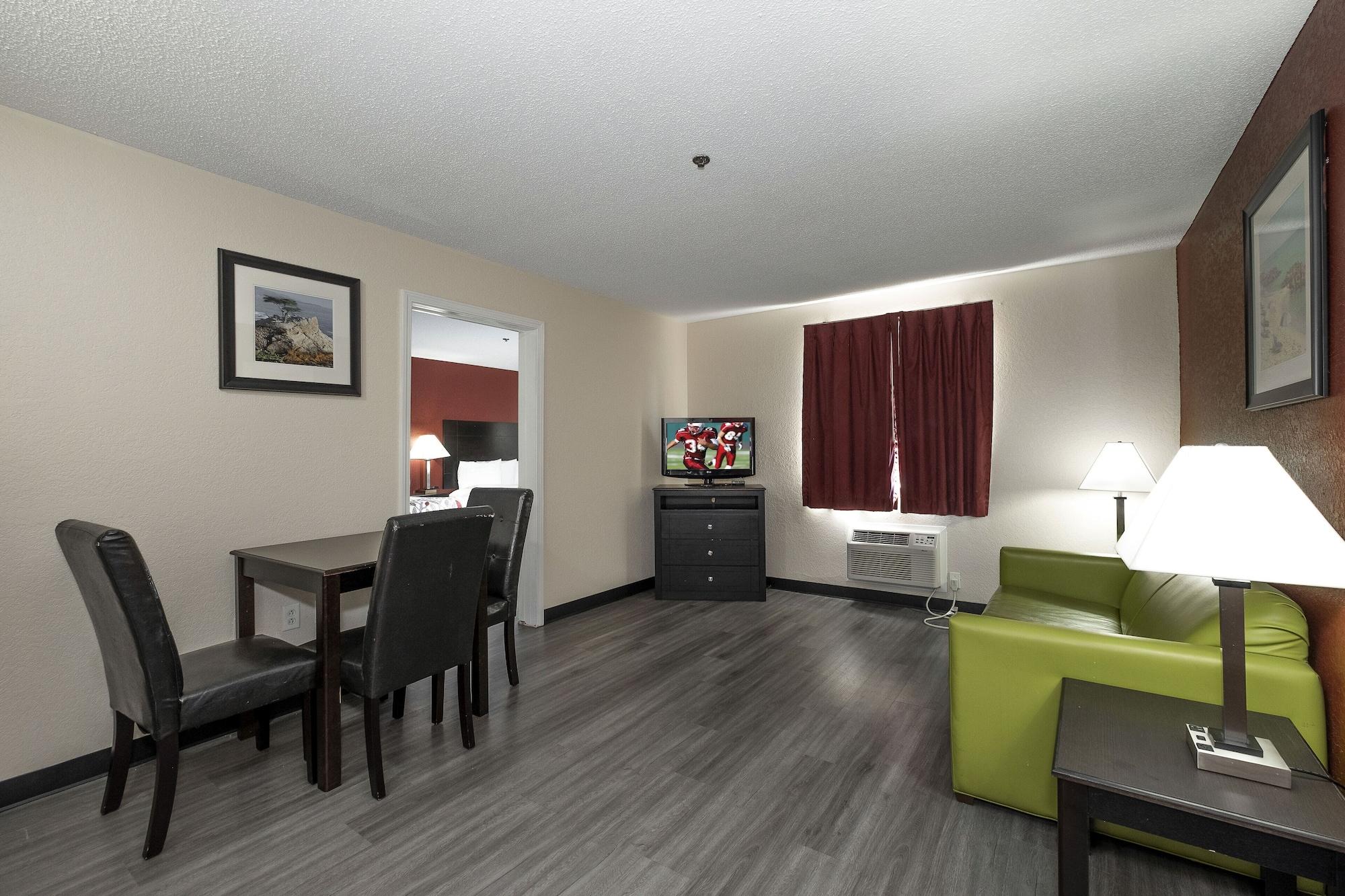 Red Roof Inn & Suites Pensacola-Nas Corry Beach Haven Dış mekan fotoğraf