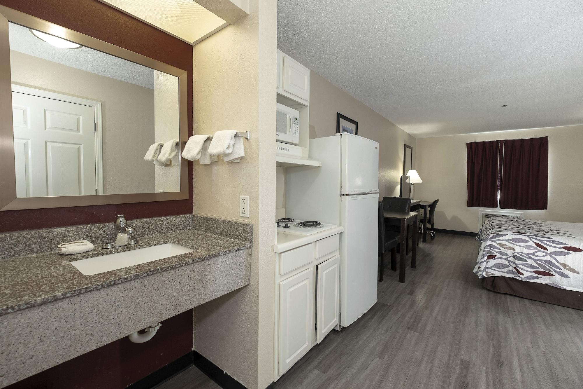 Red Roof Inn & Suites Pensacola-Nas Corry Beach Haven Dış mekan fotoğraf