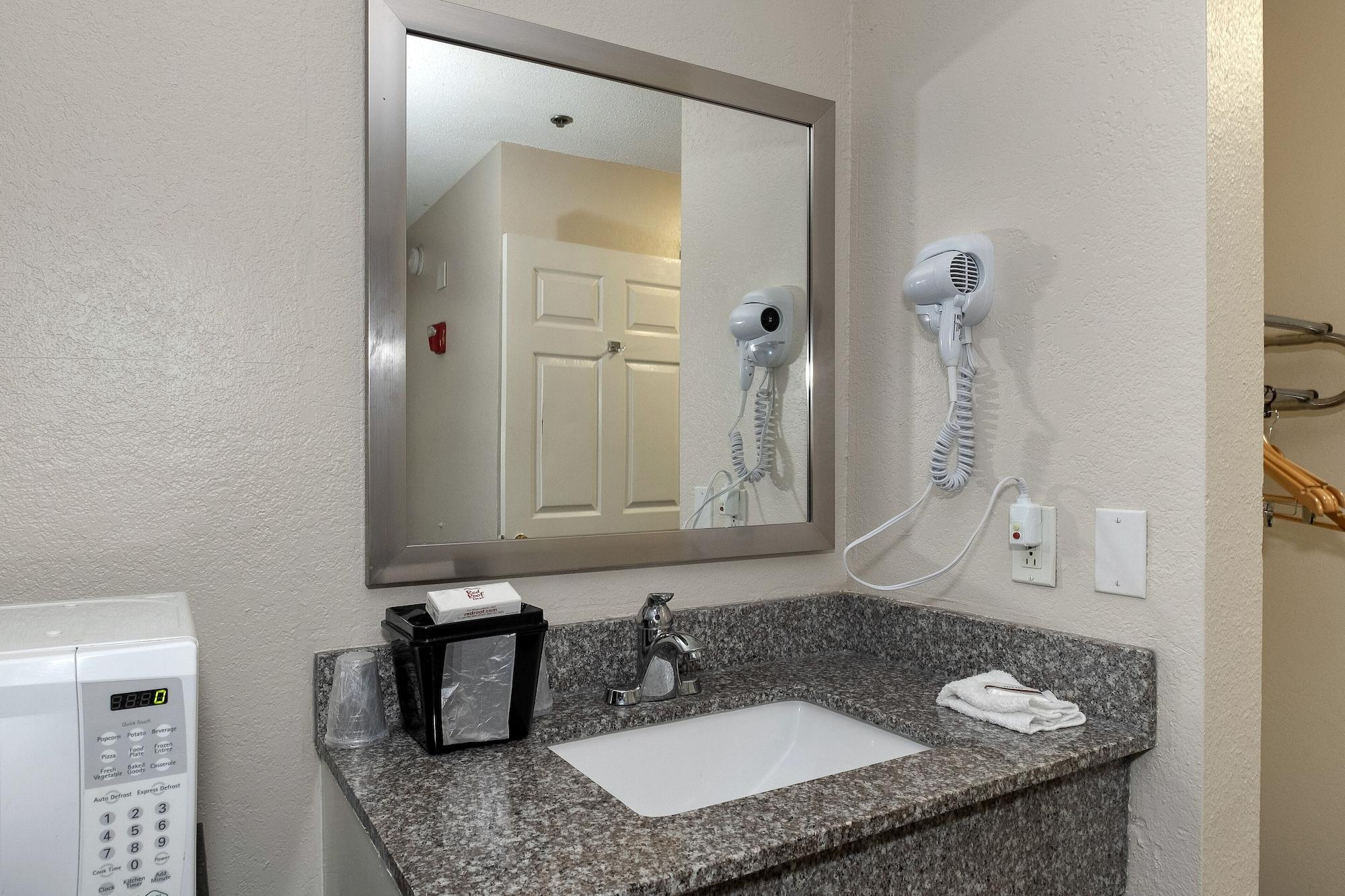 Red Roof Inn & Suites Pensacola-Nas Corry Beach Haven Dış mekan fotoğraf