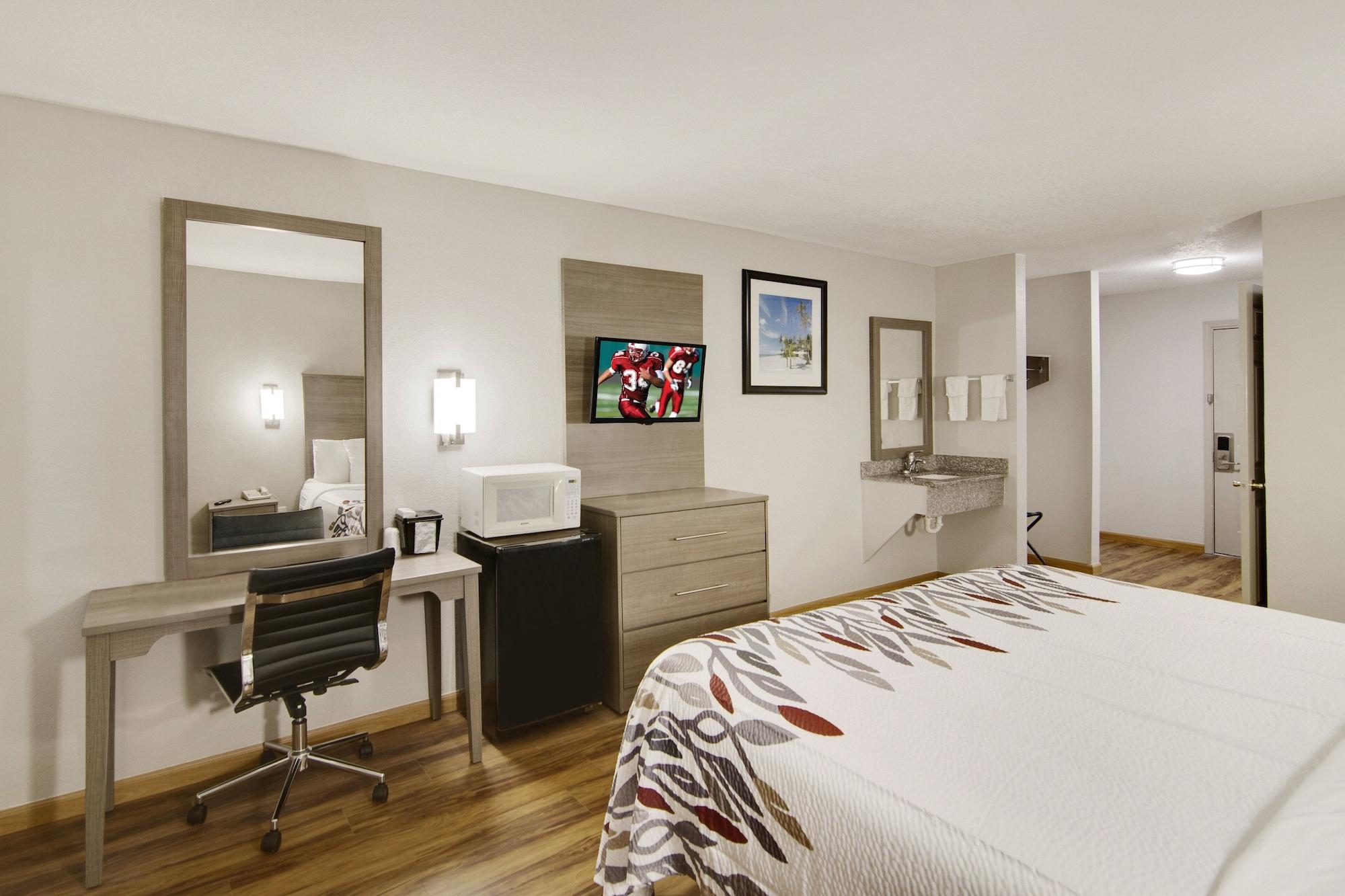 Red Roof Inn & Suites Pensacola-Nas Corry Beach Haven Dış mekan fotoğraf