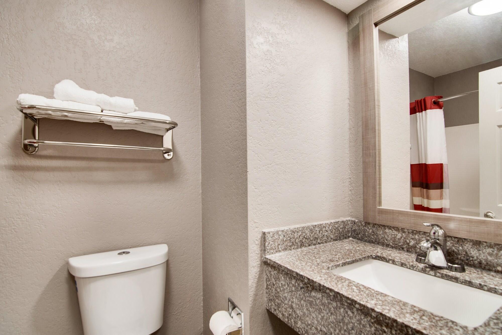 Red Roof Inn & Suites Pensacola-Nas Corry Beach Haven Dış mekan fotoğraf