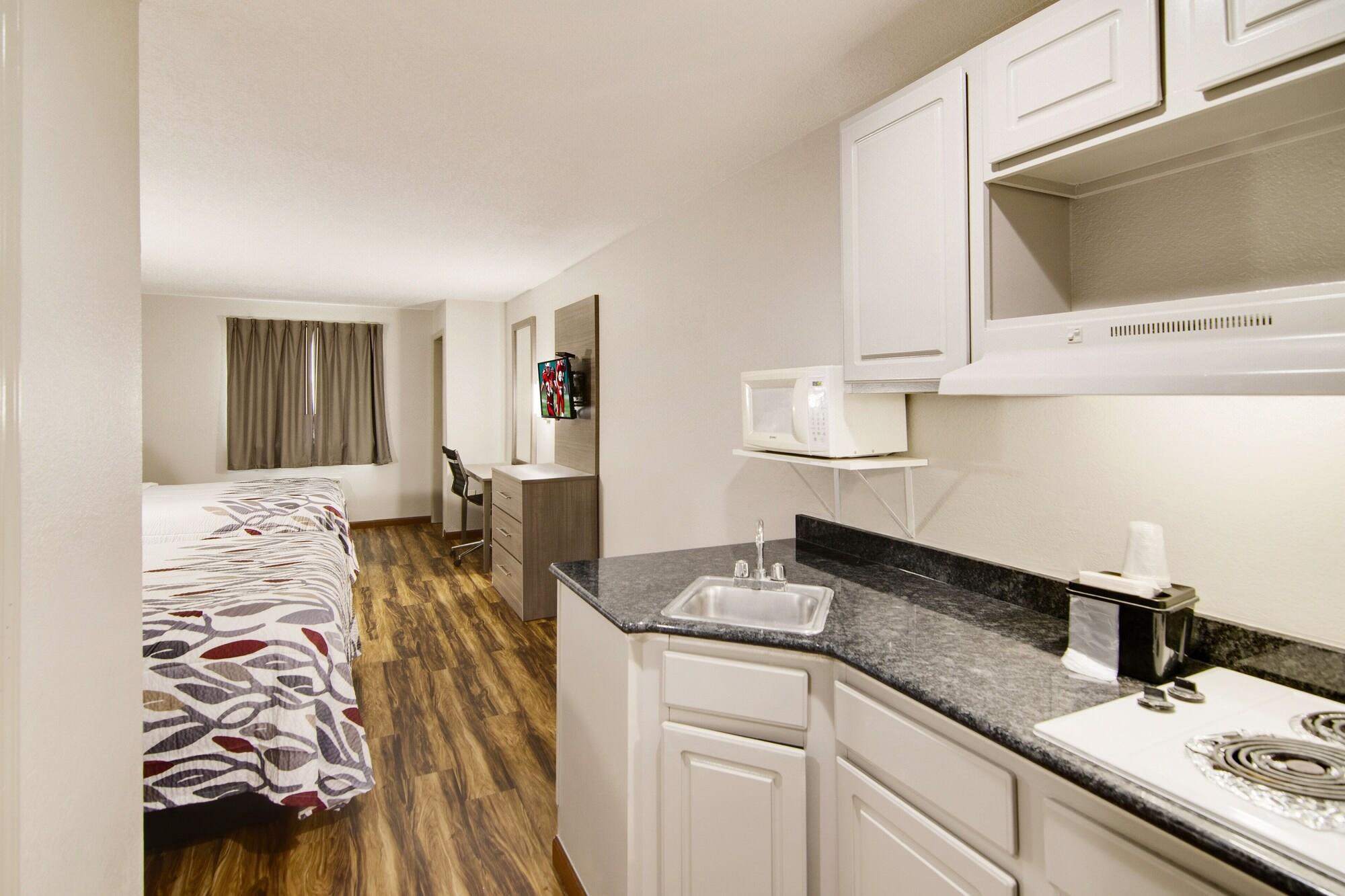 Red Roof Inn & Suites Pensacola-Nas Corry Beach Haven Dış mekan fotoğraf