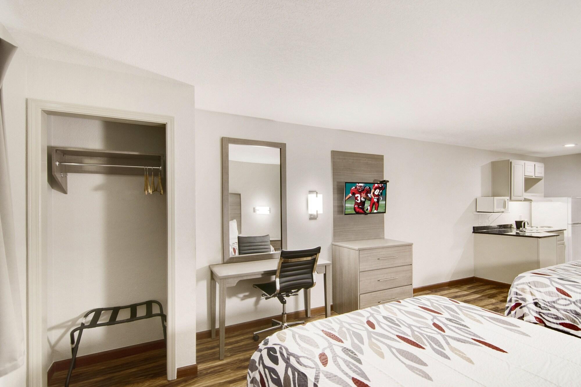 Red Roof Inn & Suites Pensacola-Nas Corry Beach Haven Dış mekan fotoğraf