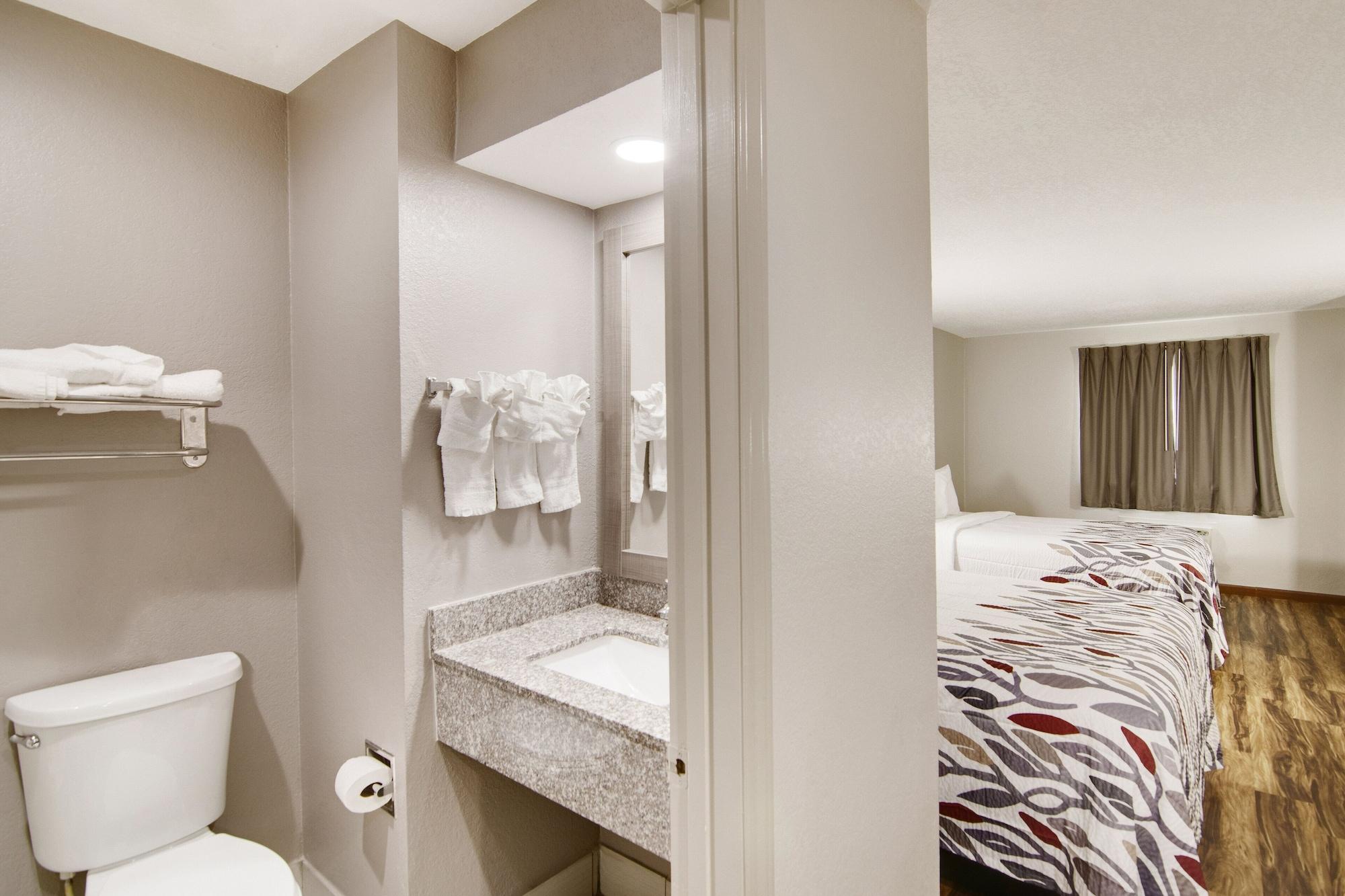 Red Roof Inn & Suites Pensacola-Nas Corry Beach Haven Dış mekan fotoğraf