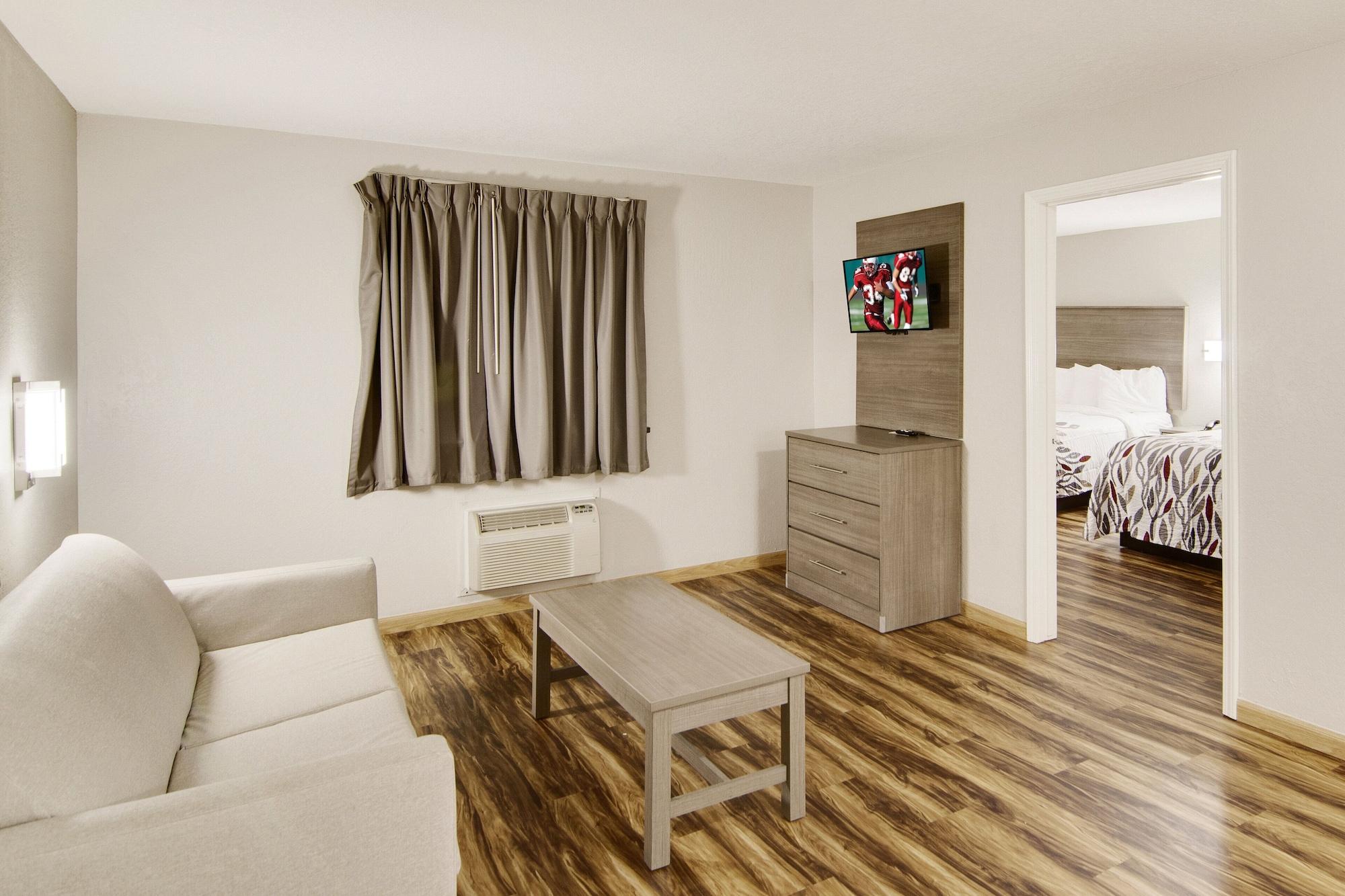 Red Roof Inn & Suites Pensacola-Nas Corry Beach Haven Dış mekan fotoğraf