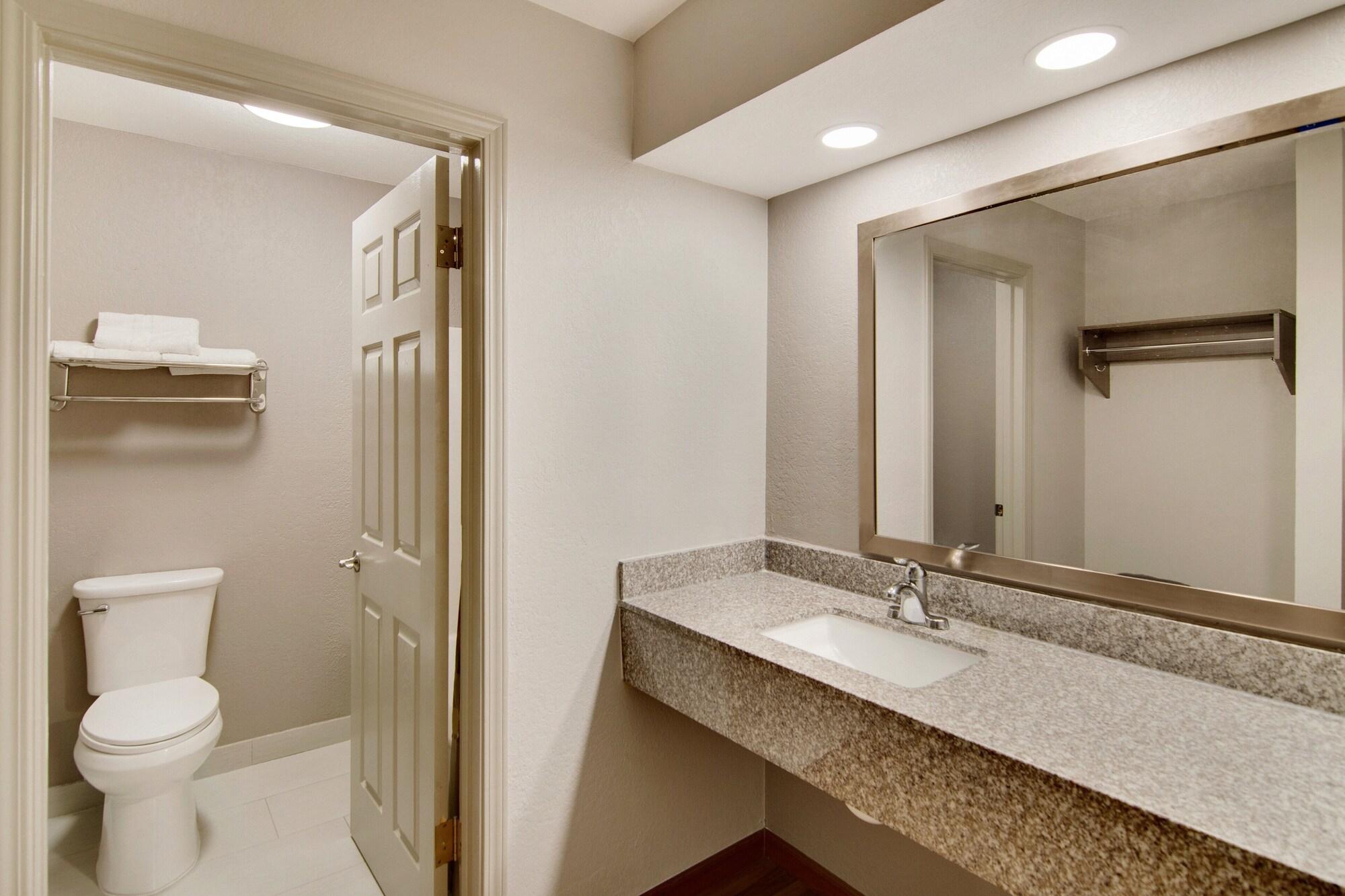 Red Roof Inn & Suites Pensacola-Nas Corry Beach Haven Dış mekan fotoğraf