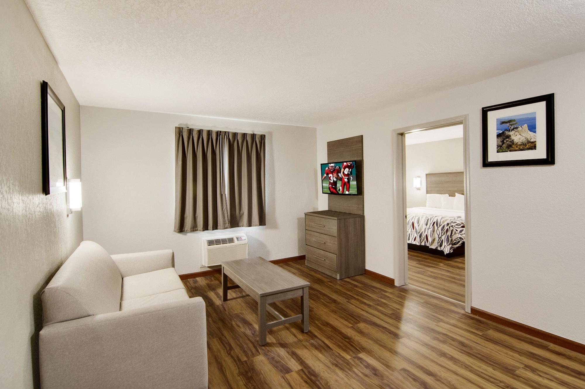 Red Roof Inn & Suites Pensacola-Nas Corry Beach Haven Dış mekan fotoğraf