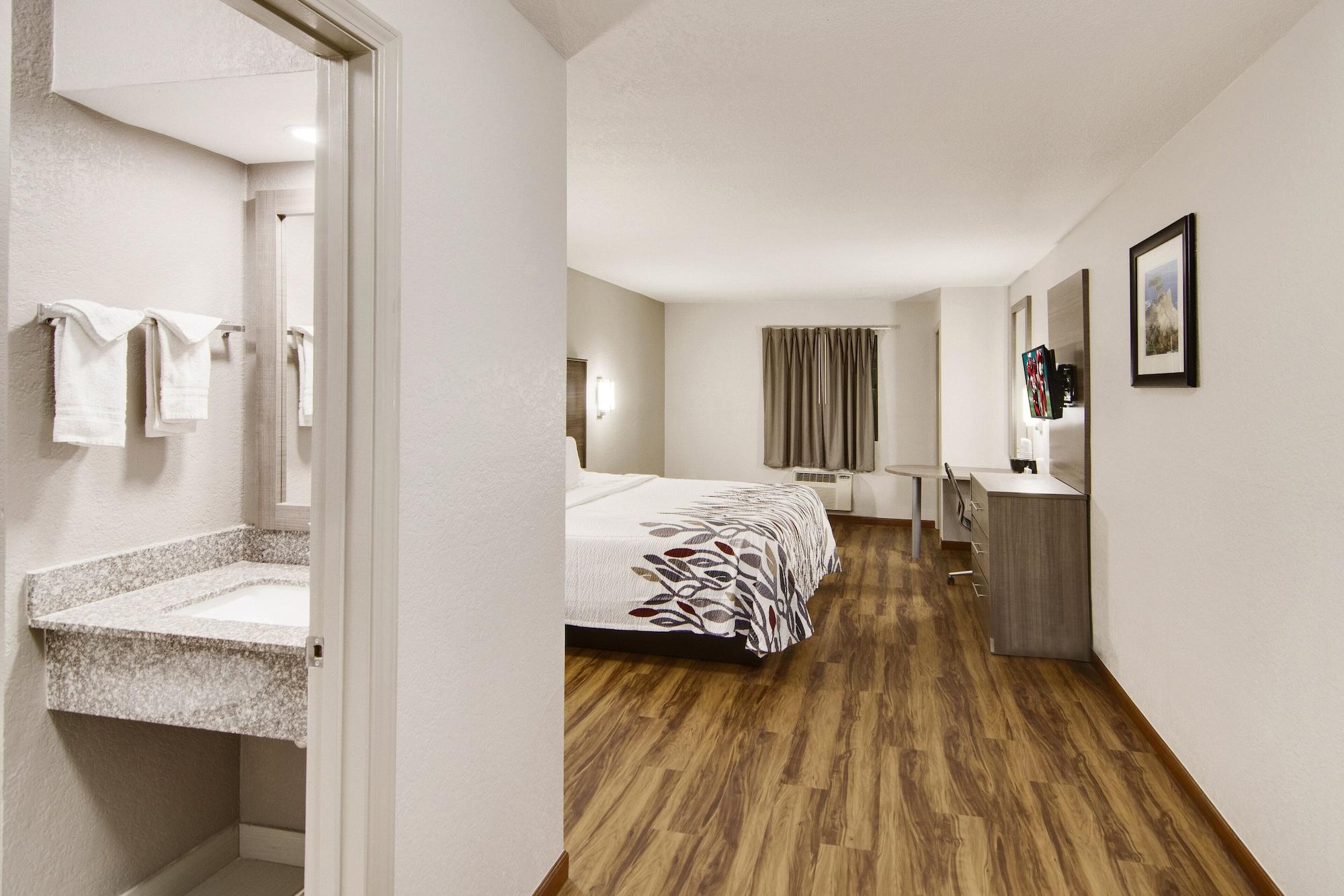 Red Roof Inn & Suites Pensacola-Nas Corry Beach Haven Dış mekan fotoğraf