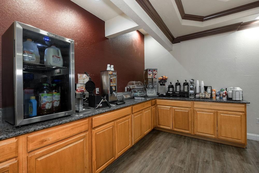 Red Roof Inn & Suites Pensacola-Nas Corry Beach Haven Dış mekan fotoğraf